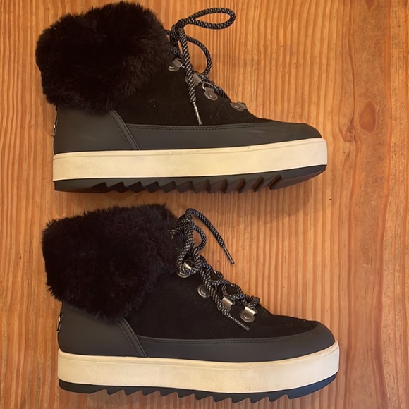 Black Kookaburra boots by Ugg, size 6 - Picture 2 of 12